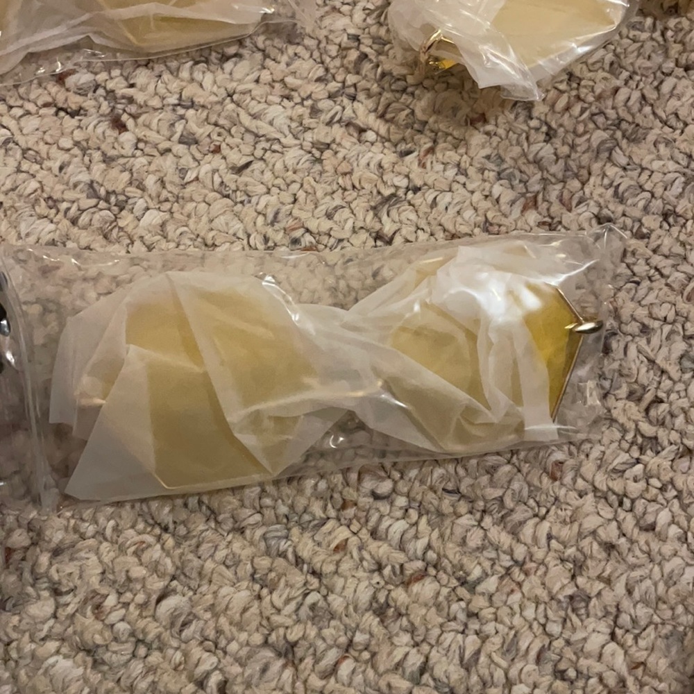 yellow bumble sunglasses!!